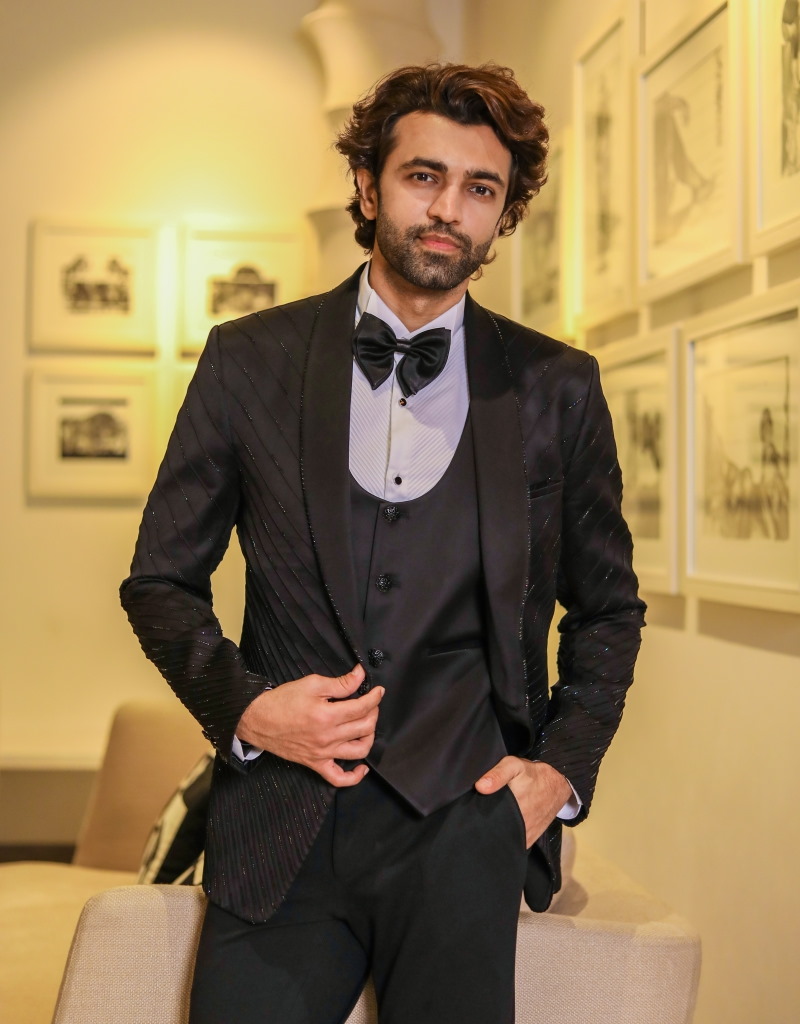 Four-piece Classic shawl lapel Tuxedo Suit in Black - The HUB