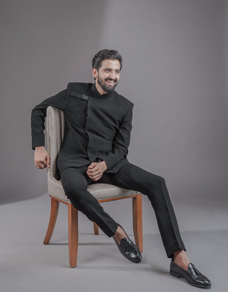 Buy online Black Solid 2-piece Suits Suit from top wear for Men by Hangup  Trend for ₹2699 at 61% off | 2024 Limeroad.com